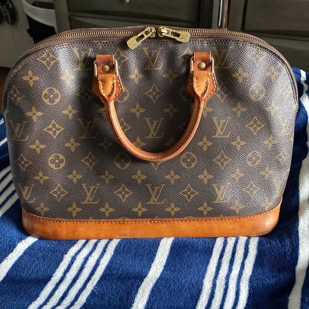 💛 Authentic LV Monogram Alma 💛